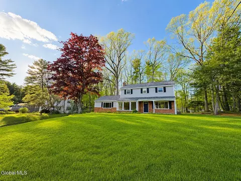 25 Shadow Wood Way, Ballston Lake, NY 12019