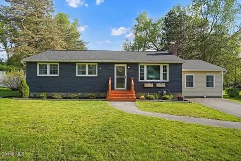 4 Wilson Dr, Glenville, NY 12302