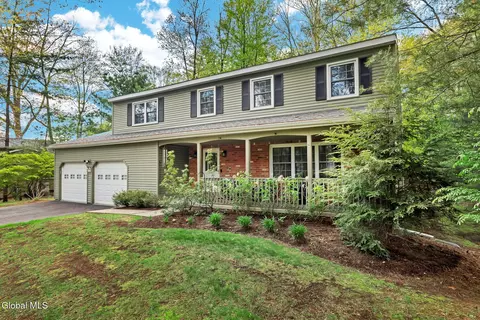24 Huntwood Dr, Clifton Park, NY 12065