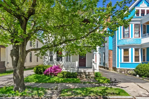 1047 Gillespie St, Schenectady, NY 12308