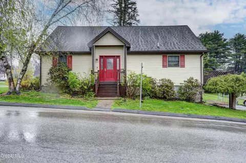 31 Walnut Ave, Johnstown, NY 12095