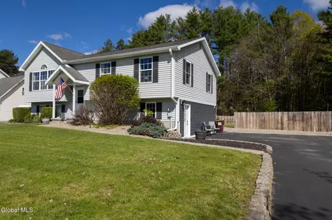 21 Meadowlark Ln, Warrensburg, NY 12885