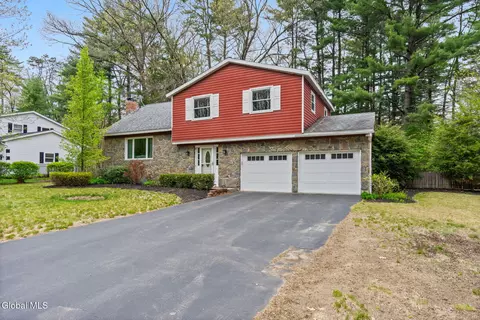 24 Vichy Dr, Saratoga, NY 12866