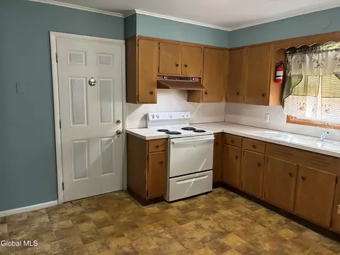 Kitchen - 123 Lomasney Ave, Schenectady, NY 12308 photo 1 of 3