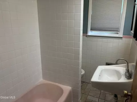 Bath - 123 Lomasney Ave, Schenectady, NY 12308 photo 1 of 2
