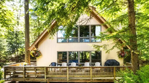 55 Lakeview Dr, Adirondack, NY 12808