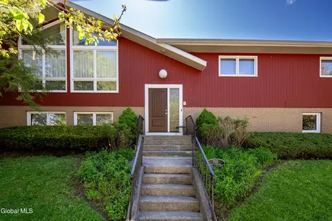 393 W Lawrence St, Albany, NY 12208
