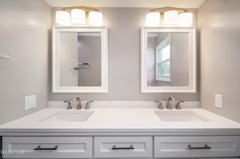 Bath - 35 Albion St, Schenectady, NY 12302 photo 2 of 5