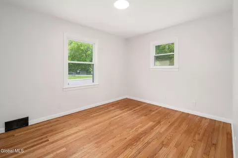 Bedroom - 35 Albion St, Schenectady, NY 12302 photo 3 of 11