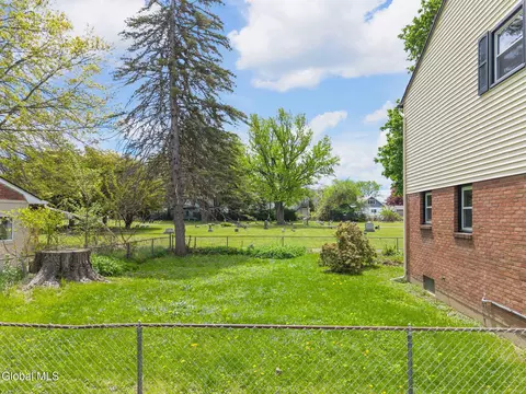Exterior - 35 Albion St, Schenectady, NY 12302 photo 5 of 6