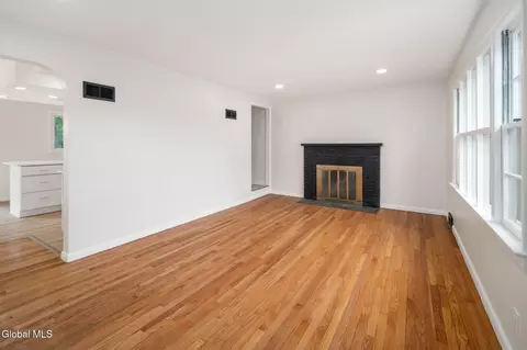 Living - 35 Albion St, Schenectady, NY 12302 photo 2 of 5