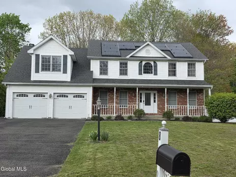 8 Spruce St, Clifton Park, NY 12065