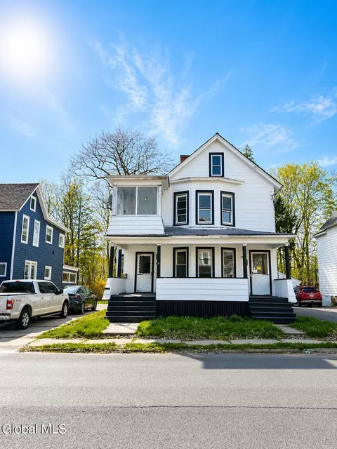 348-350 Locust Ave, Amsterdam, NY 12010