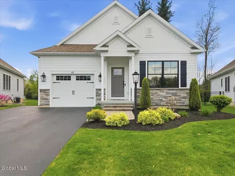 43 Bradley Cir, Halfmoon, NY 12065