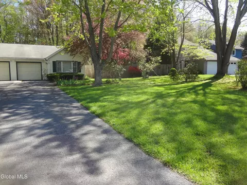 21 Woodcliffe Dr # A, Clifton Park, NY 12065
