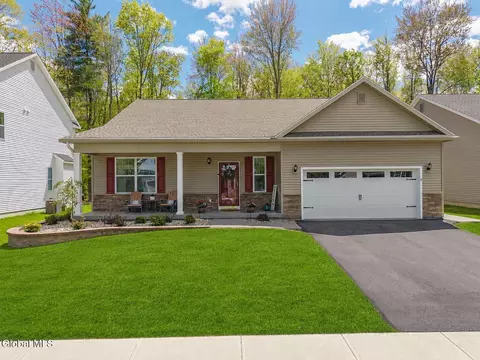 17 Appleton St, Ballston Lake, NY 12019