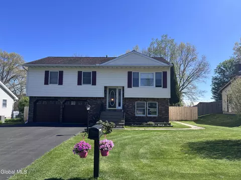 6 Rolling Hills Rd, Schenectady, NY 12309