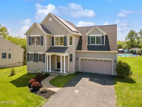 17 Hilltop Dr, Cohoes, NY 12047