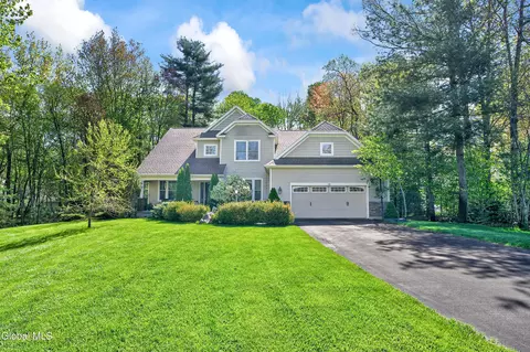 12 Carrington Ct, Clifton Park, NY 12065