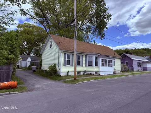 41 110th St, Troy, NY 12182