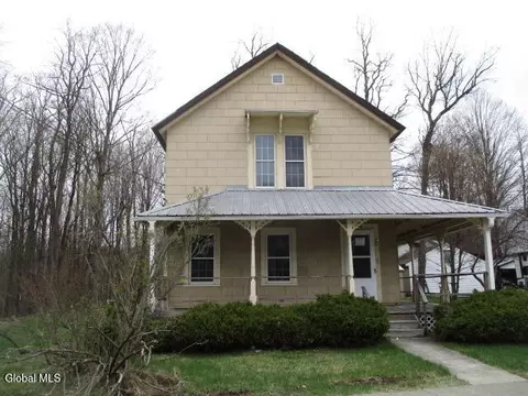 10 Woodard Ave, Hadley, NY 12835