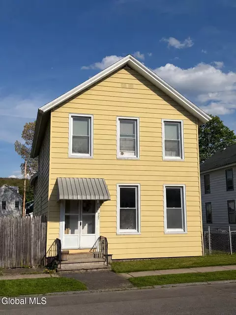 422 4th Ave, Troy, NY 12182