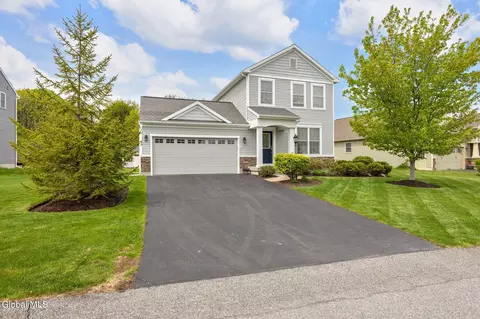 49 Buckingham Ln, Cohoes, NY 12047