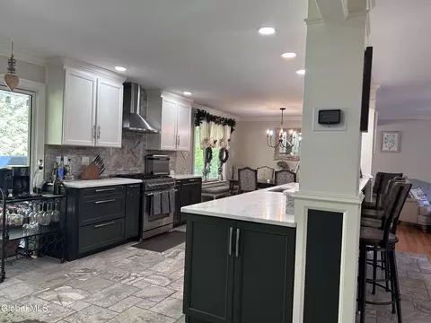 Kitchen - 2321 Central Pkwy, Schenectady, NY 12309 photo 8 of 15