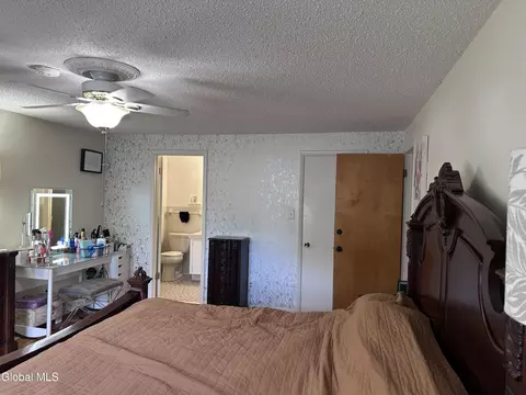 Bedroom - 2321 Central Pkwy, Schenectady, NY 12309 photo 9 of 10