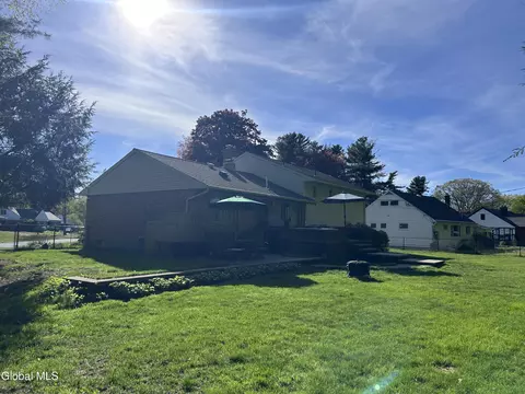 Exterior - 2321 Central Pkwy, Schenectady, NY 12309 photo 5 of 10