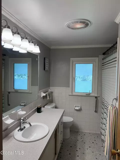 Bath - 2321 Central Pkwy, Schenectady, NY 12309 photo 3 of 8