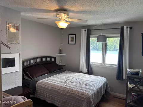 Bedroom - 2321 Central Pkwy, Schenectady, NY 12309 photo 2 of 10