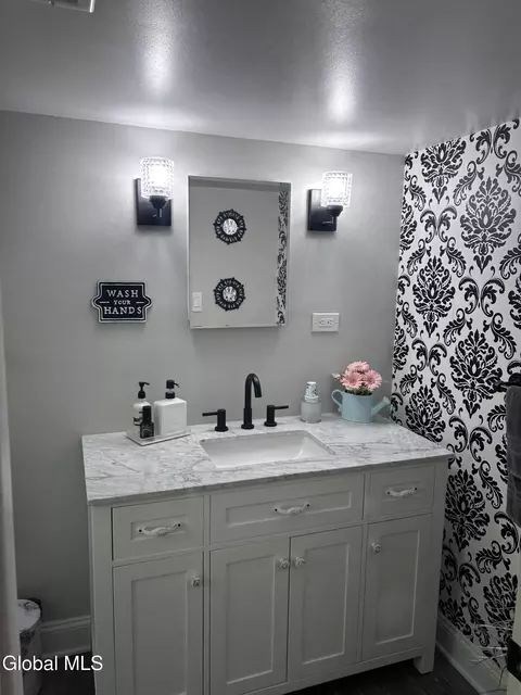 Bath - 2321 Central Pkwy, Schenectady, NY 12309 photo 2 of 8