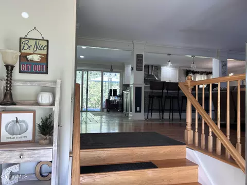 Entry Way - 2321 Central Pkwy, Schenectady, NY 12309 photo 2 of 6