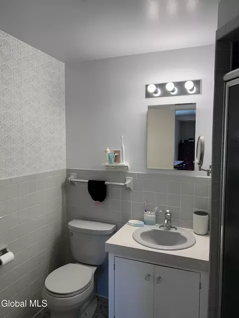 Bath - 2321 Central Pkwy, Schenectady, NY 12309 photo 6 of 8