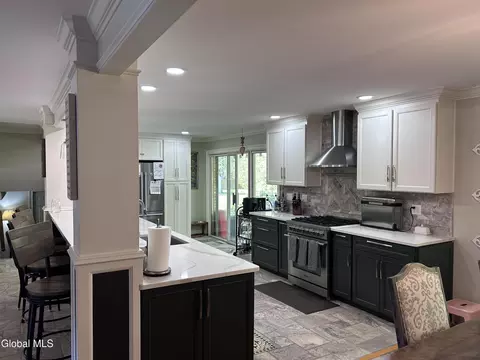 Kitchen - 2321 Central Pkwy, Schenectady, NY 12309 photo 13 of 15