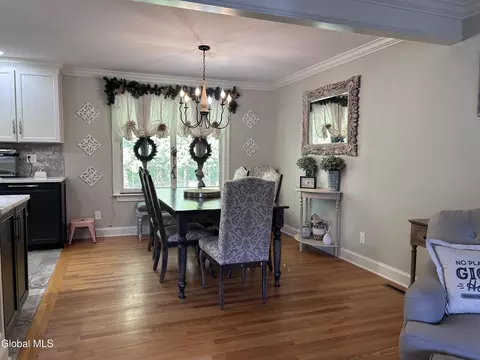 Dining - 2321 Central Pkwy, Schenectady, NY 12309 photo 1 of 4