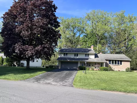 2321 Central Pkwy, Schenectady, NY 12309