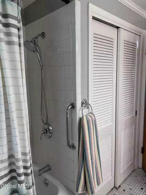 Bath - 2321 Central Pkwy, Schenectady, NY 12309 photo 5 of 8