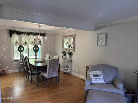 Dining - 2321 Central Pkwy, Schenectady, NY 12309 photo 3 of 4