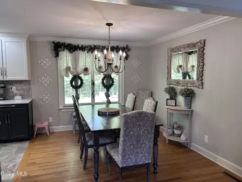 Dining - 2321 Central Pkwy, Schenectady, NY 12309 photo 2 of 4