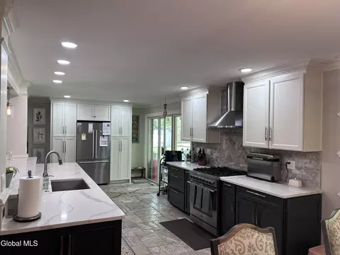 Kitchen - 2321 Central Pkwy, Schenectady, NY 12309 photo 12 of 15