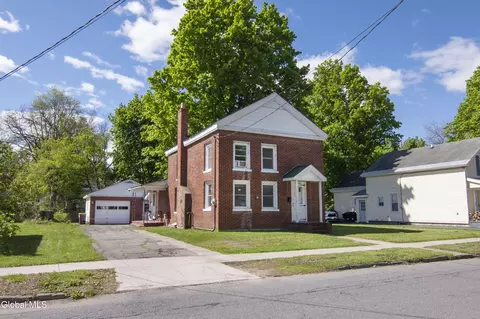 13 Grand St, Glens Falls, NY 12801