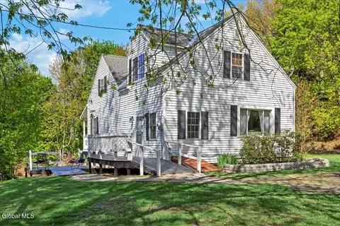 573 Church St, Wynantskill, NY 12198