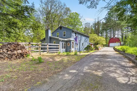 5647 Lake Rd, Galway, NY 12074