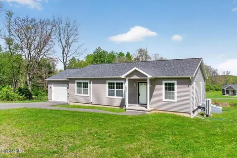 581 Pinewoods, Troy, NY 12180