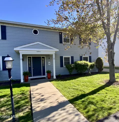 170 Cedarview Ln, Watervliet, NY 12189