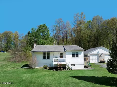 352 Hansen Rd, Schaghticoke, NY 12154