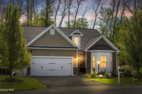 51 Flanders Ln, Albany, NY 12203