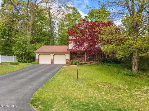 13 Pinehurst Dr, Clifton Park, NY 12065